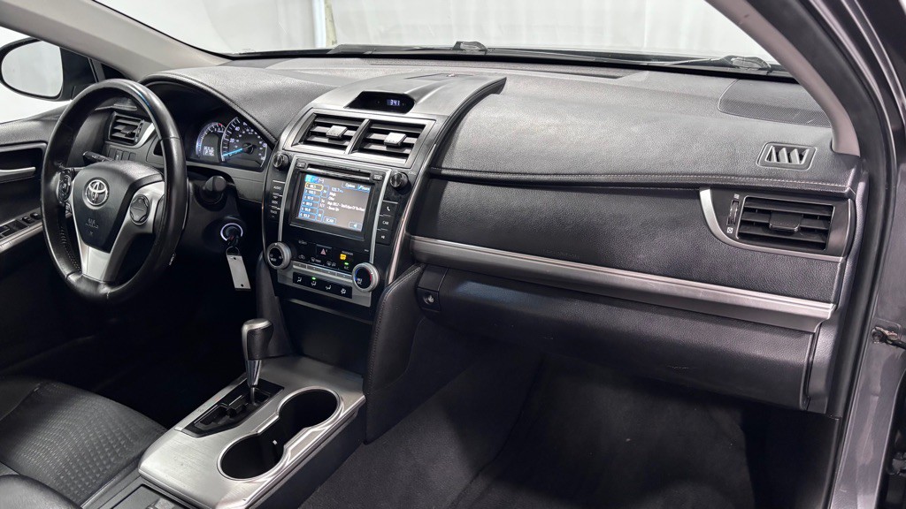 2012 Toyota Camry Image 17