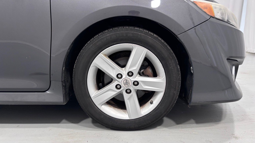 2012 Toyota Camry Image 32