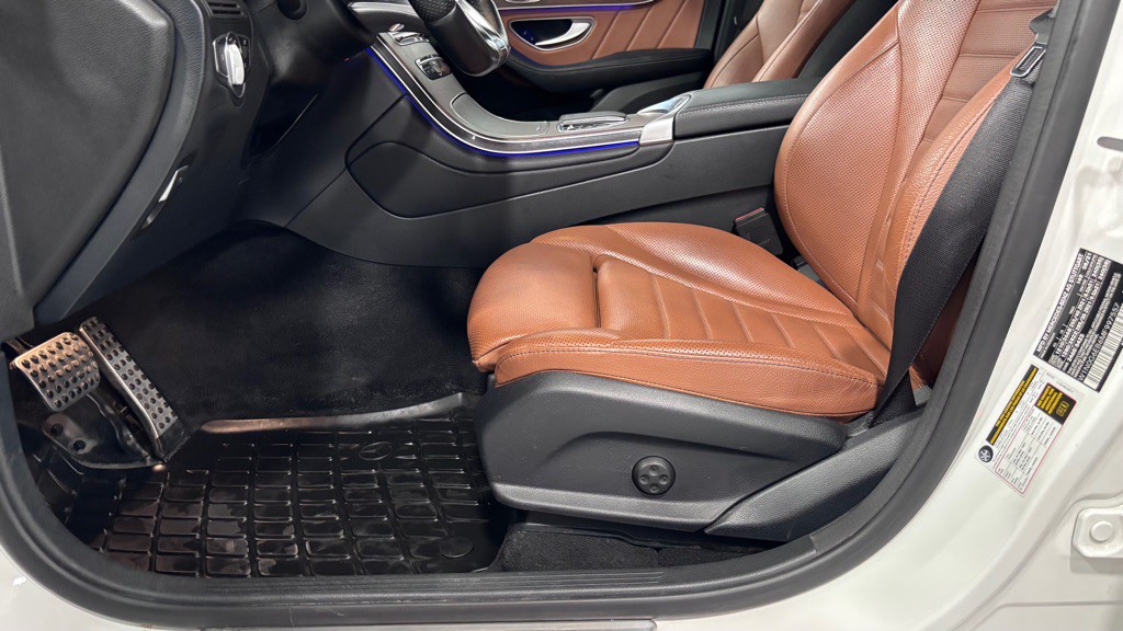 2021 Mercedes-Benz GLC-Class Image 11