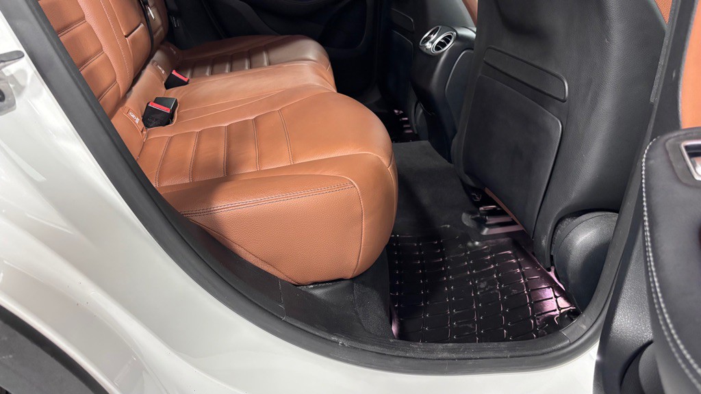 2021 Mercedes-Benz GLC-Class Image 24