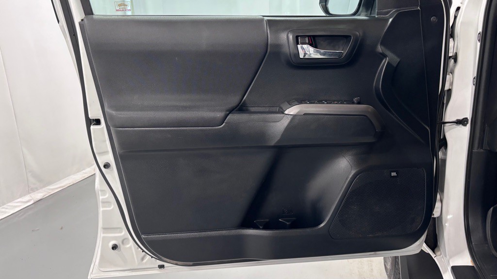 2019 Toyota Tacoma Image 16