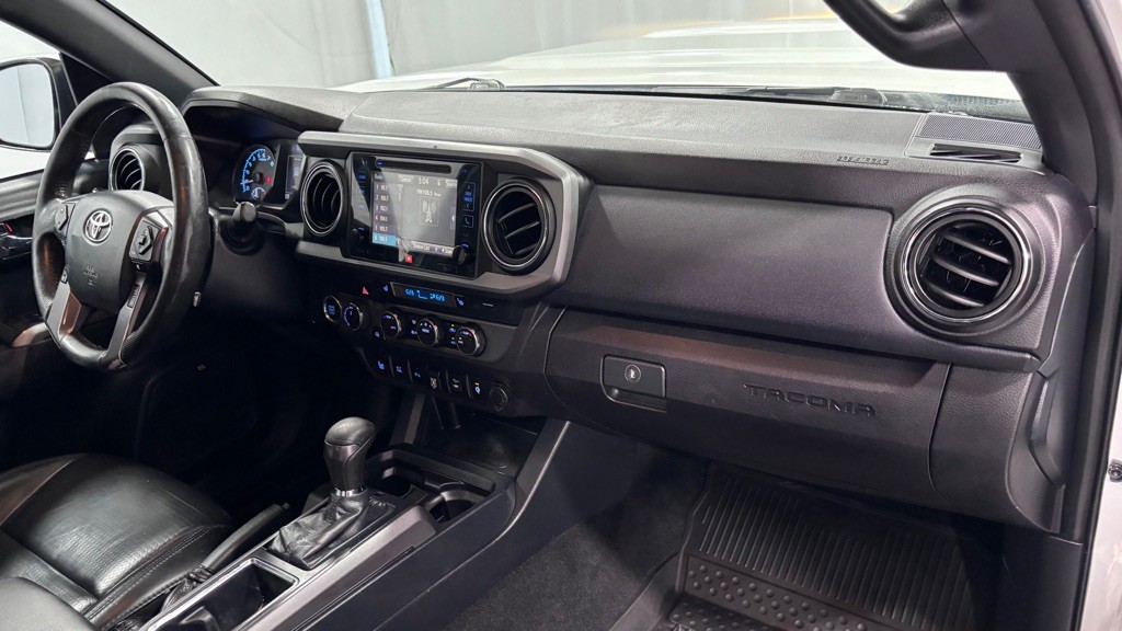 2019 Toyota Tacoma Image 17