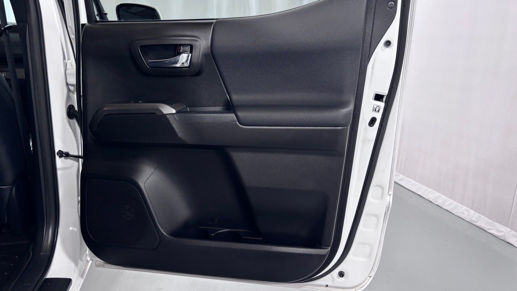 2019 Toyota Tacoma Image 27