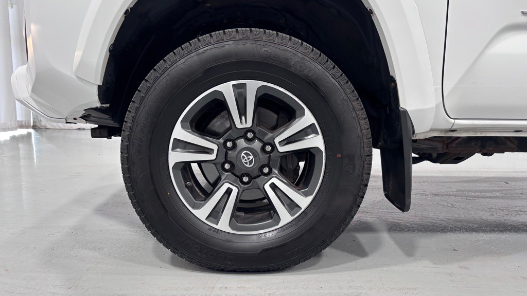 2019 Toyota Tacoma Image 30