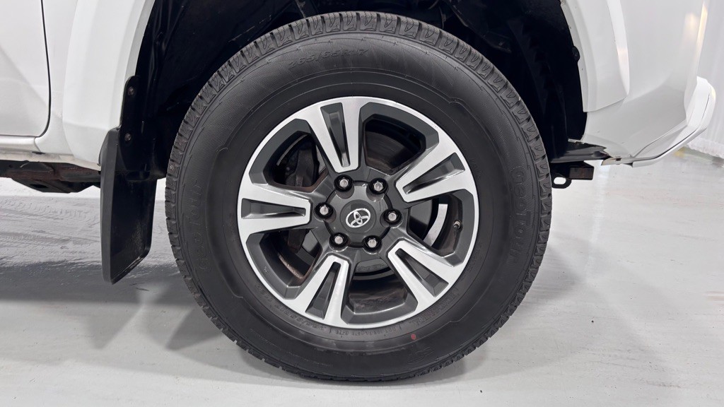 2019 Toyota Tacoma Image 32