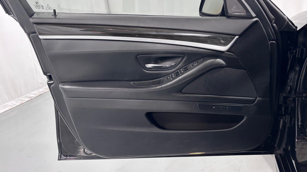 2016 BMW 5 Series Image 16