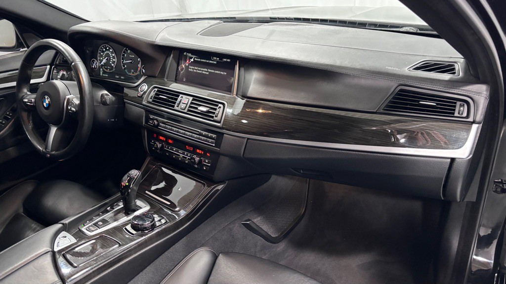 2016 BMW 5 Series Image 17