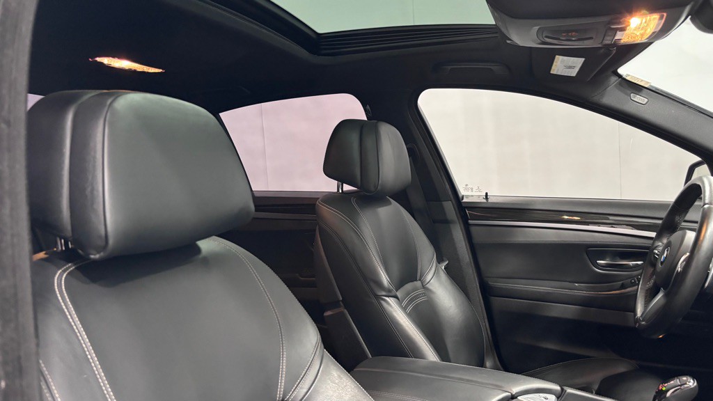 2016 BMW 5 Series Image 19