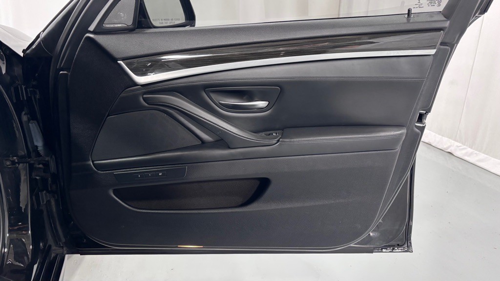 2016 BMW 5 Series Image 20