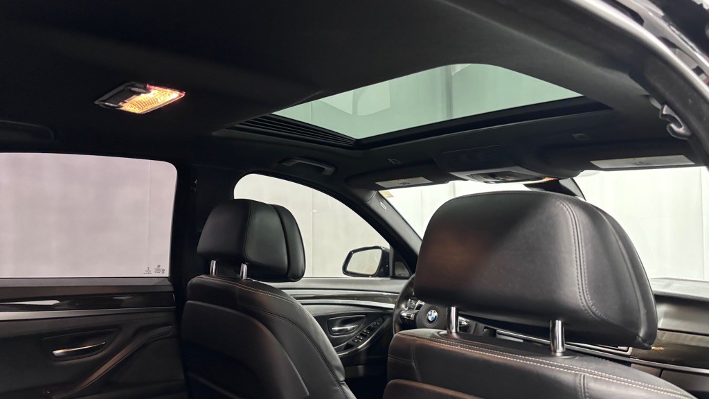 2016 BMW 5 Series Image 26