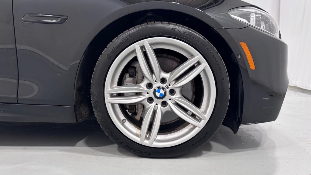 2016 BMW 5 Series Image 32