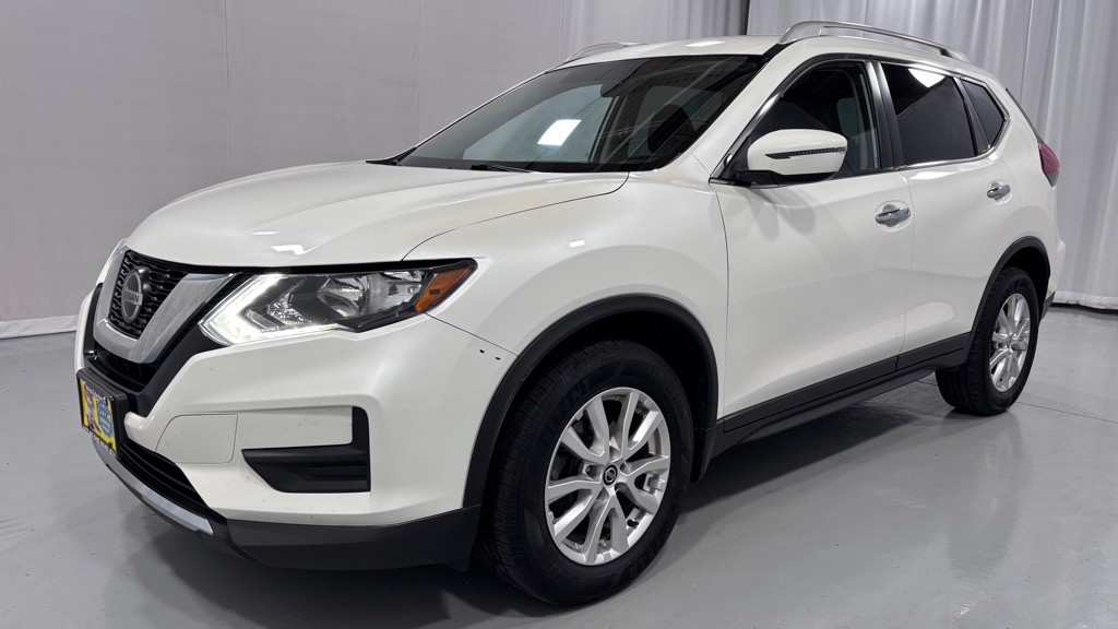 2018 Nissan Rogue Image 1