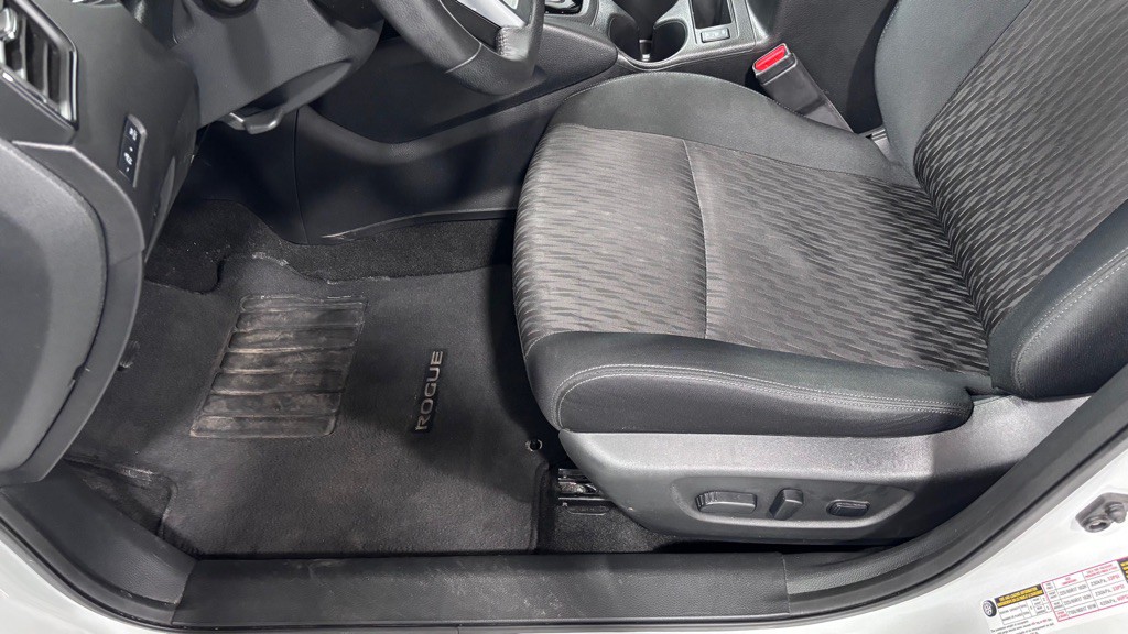 2018 Nissan Rogue Image 11