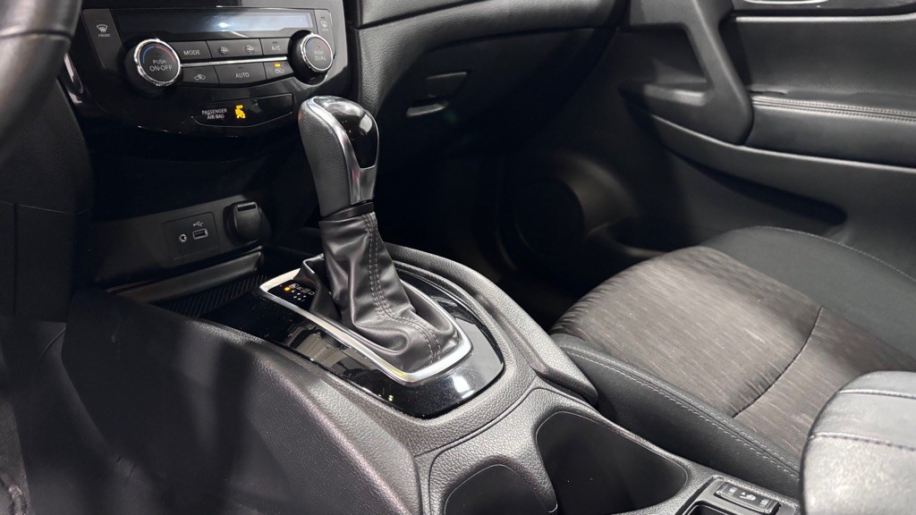 2018 Nissan Rogue Image 15