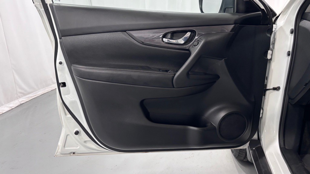 2018 Nissan Rogue Image 16