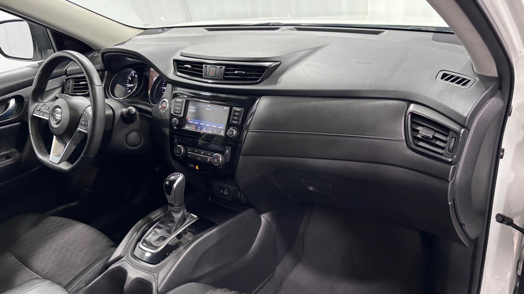 2018 Nissan Rogue Image 17