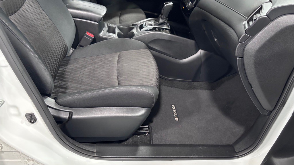 2018 Nissan Rogue Image 18