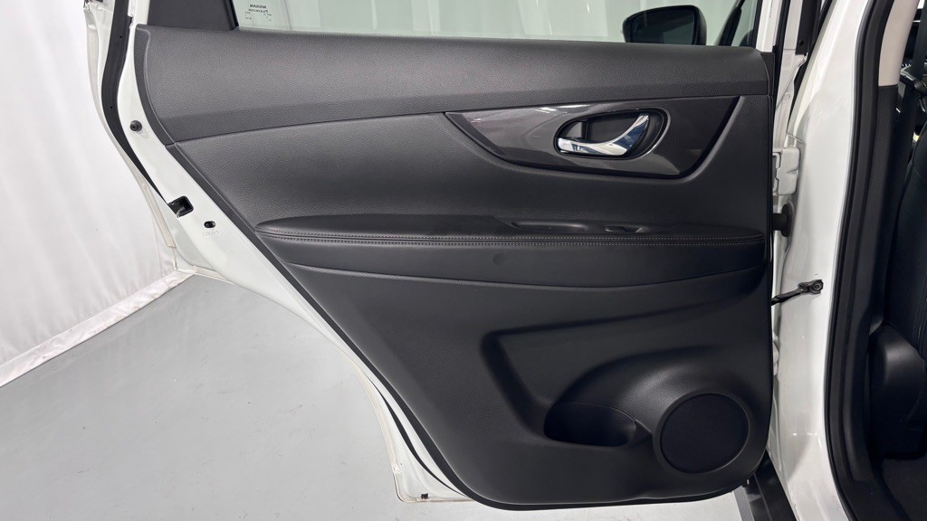 2018 Nissan Rogue Image 23