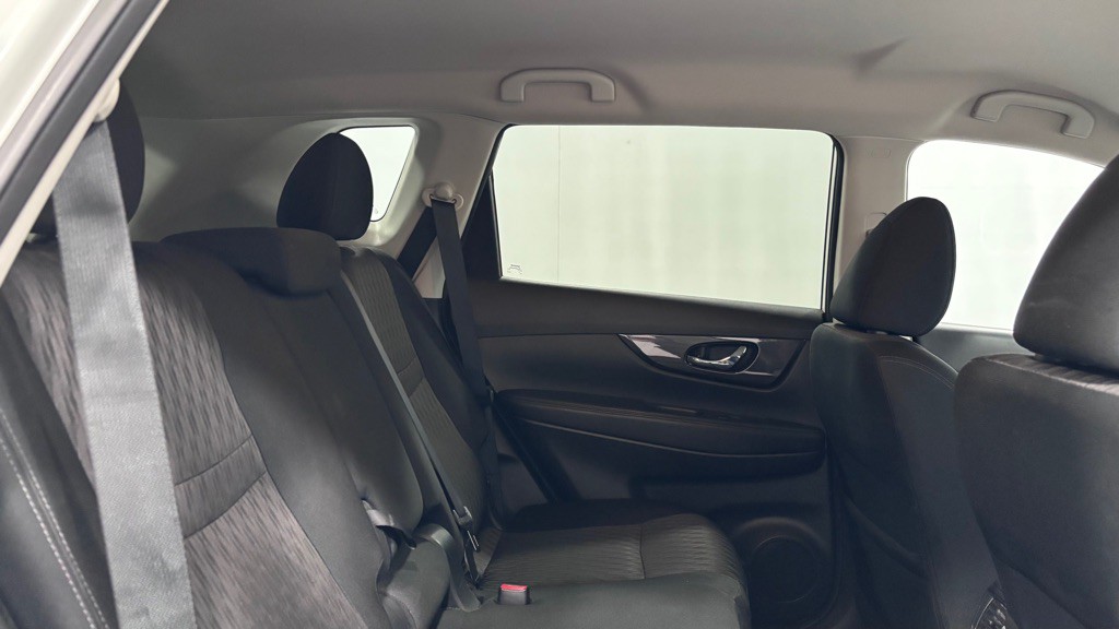 2018 Nissan Rogue Image 25