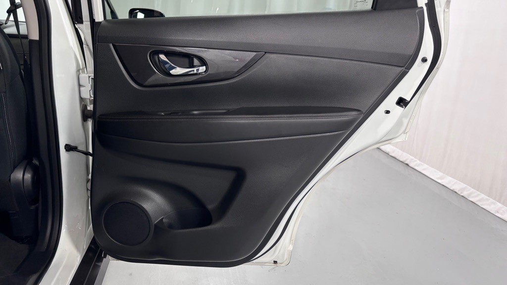 2018 Nissan Rogue Image 27