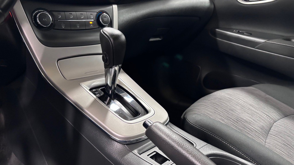 2015 Nissan Sentra Image 15
