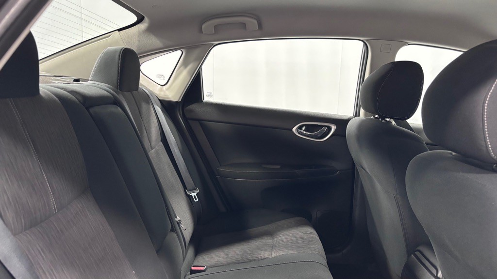 2015 Nissan Sentra Image 25