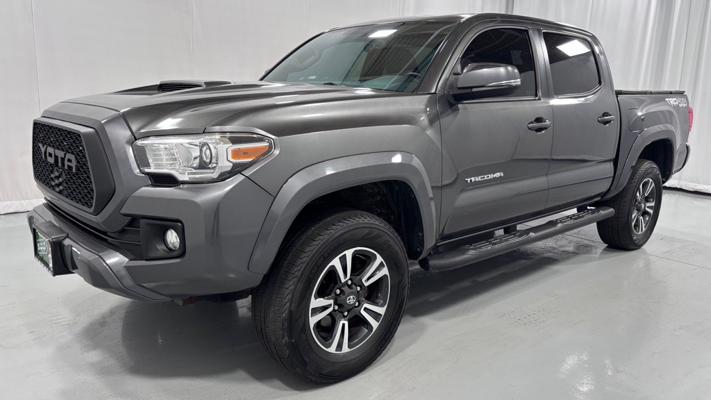 2016 Toyota Tacoma Image 1