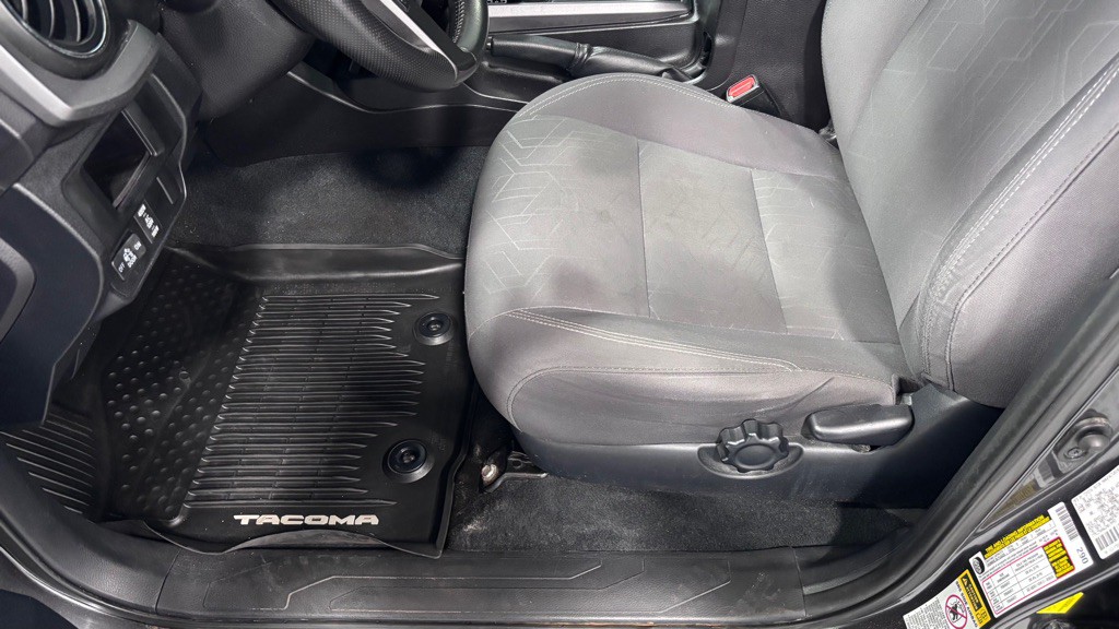 2016 Toyota Tacoma Image 11