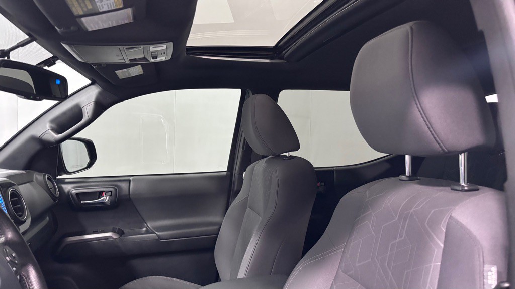 2016 Toyota Tacoma Image 12