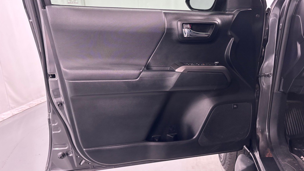 2016 Toyota Tacoma Image 15