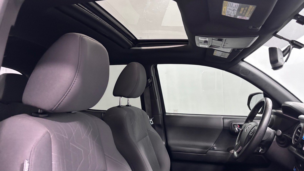 2016 Toyota Tacoma Image 18