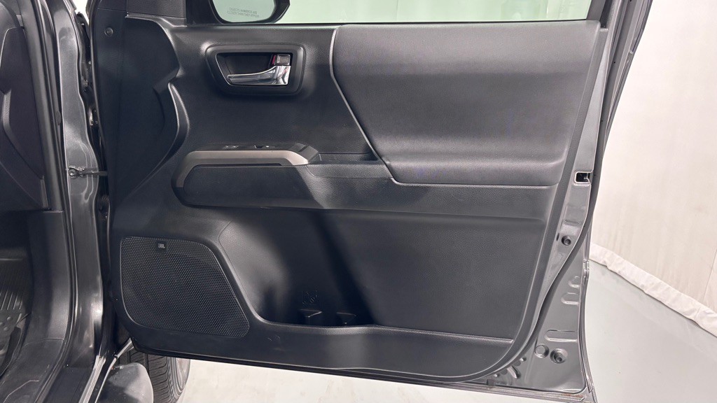 2016 Toyota Tacoma Image 19