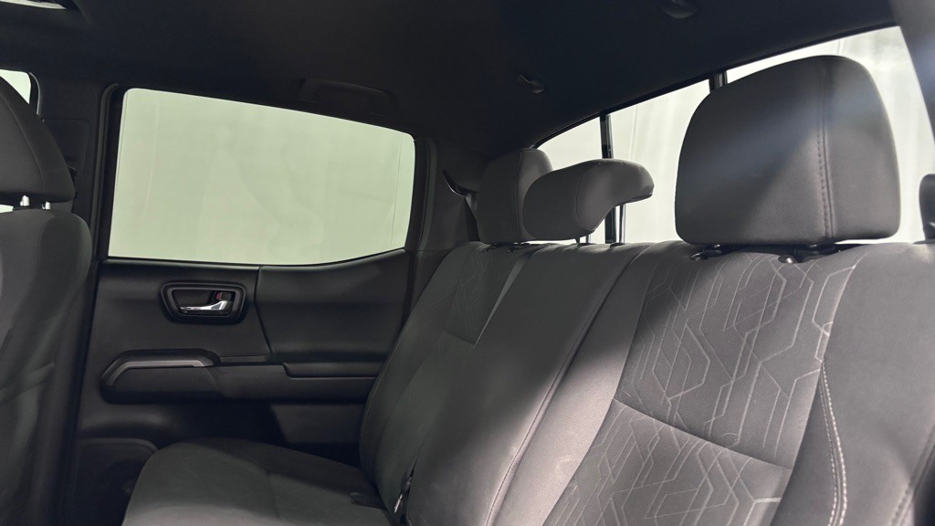 2016 Toyota Tacoma Image 21
