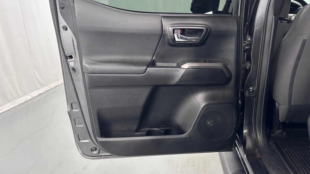 2016 Toyota Tacoma Image 22