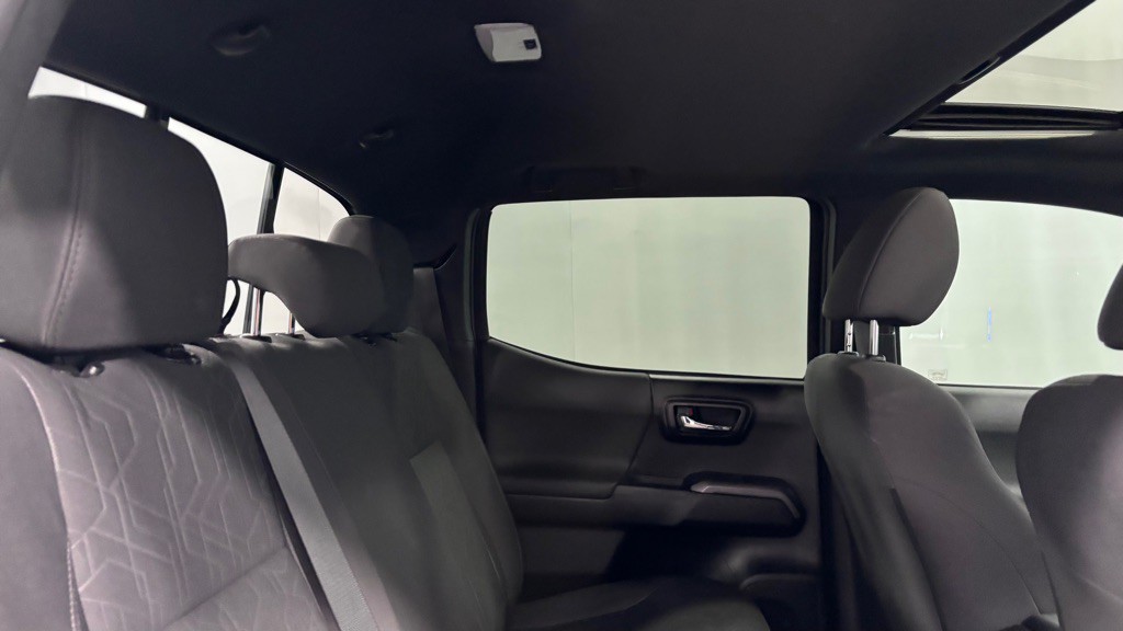 2016 Toyota Tacoma Image 24