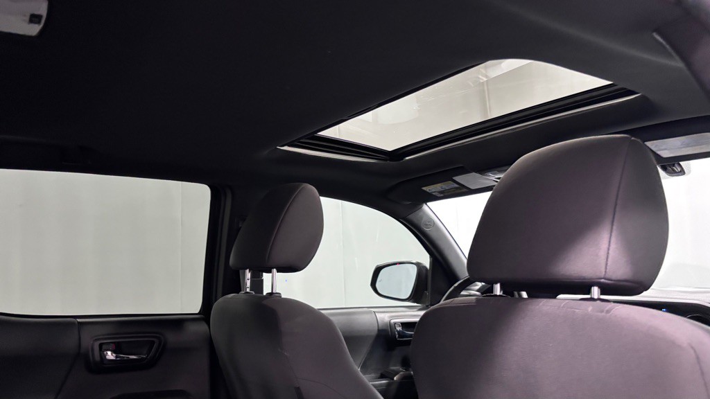 2016 Toyota Tacoma Image 25