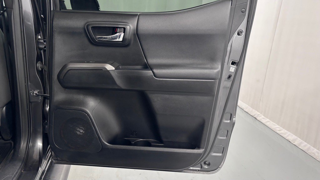 2016 Toyota Tacoma Image 26
