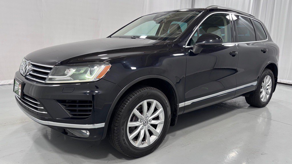 2016 Volkswagen Touareg Image 1