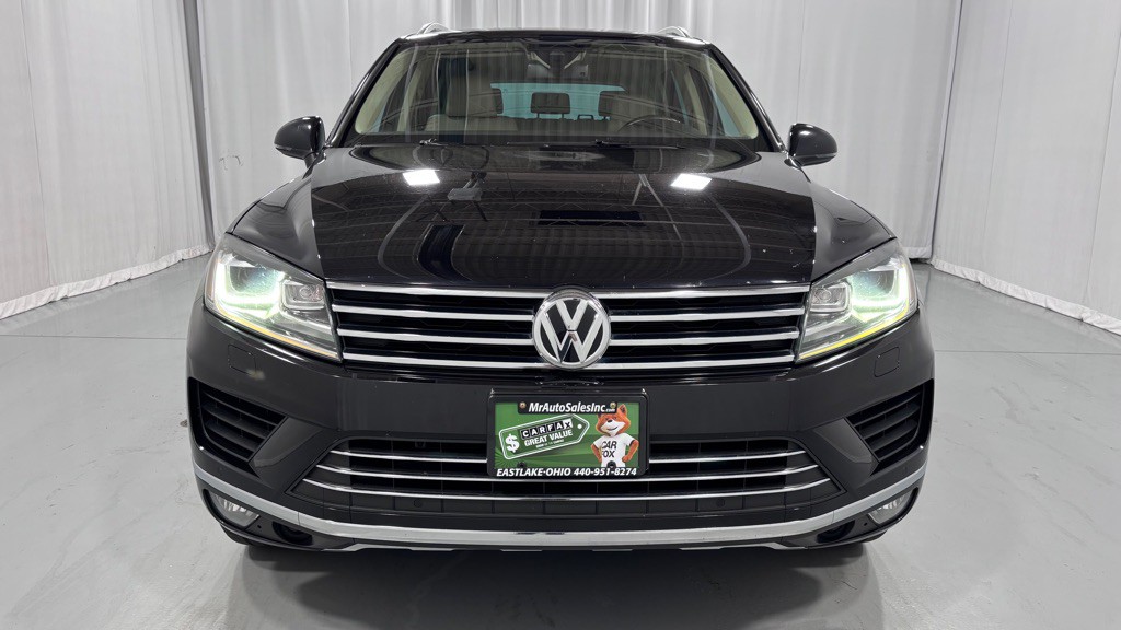 2016 Volkswagen Touareg Image 2