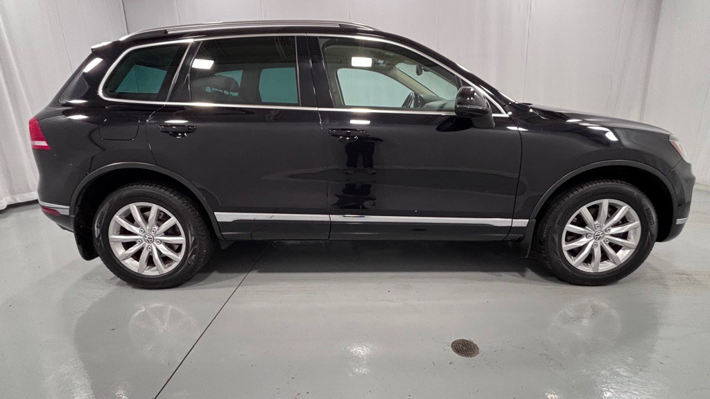 2016 Volkswagen Touareg Image 4