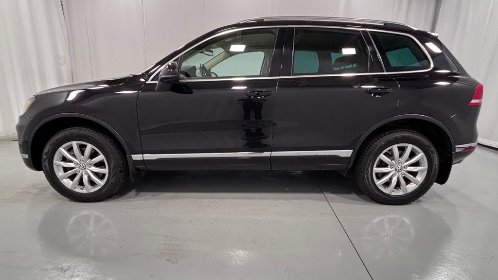 2016 Volkswagen Touareg Image 8