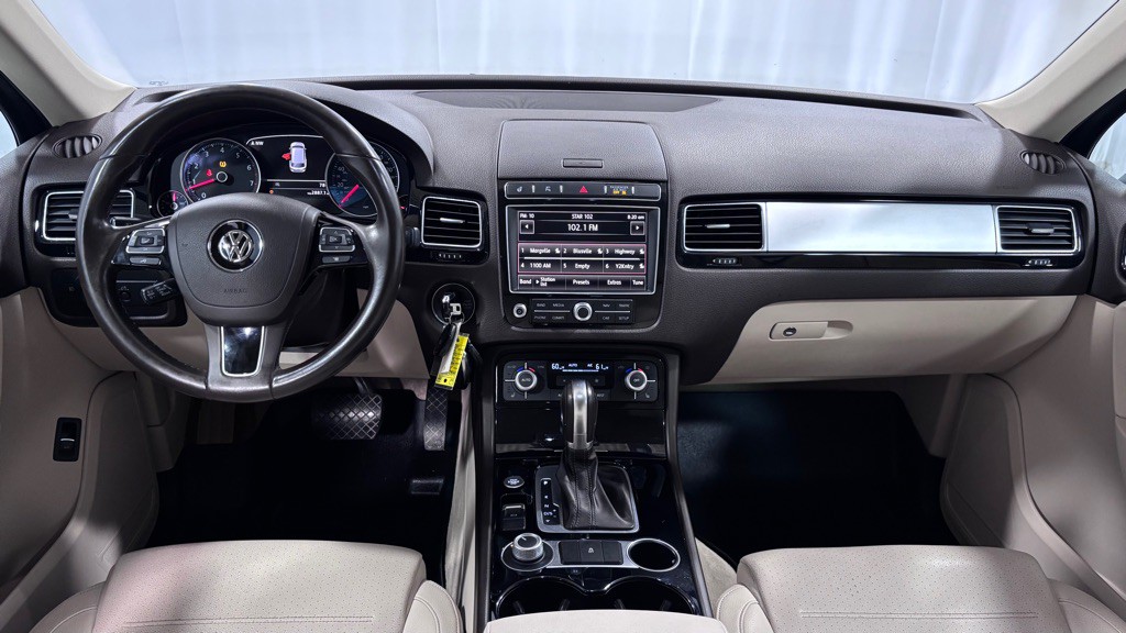 2016 Volkswagen Touareg Image 10