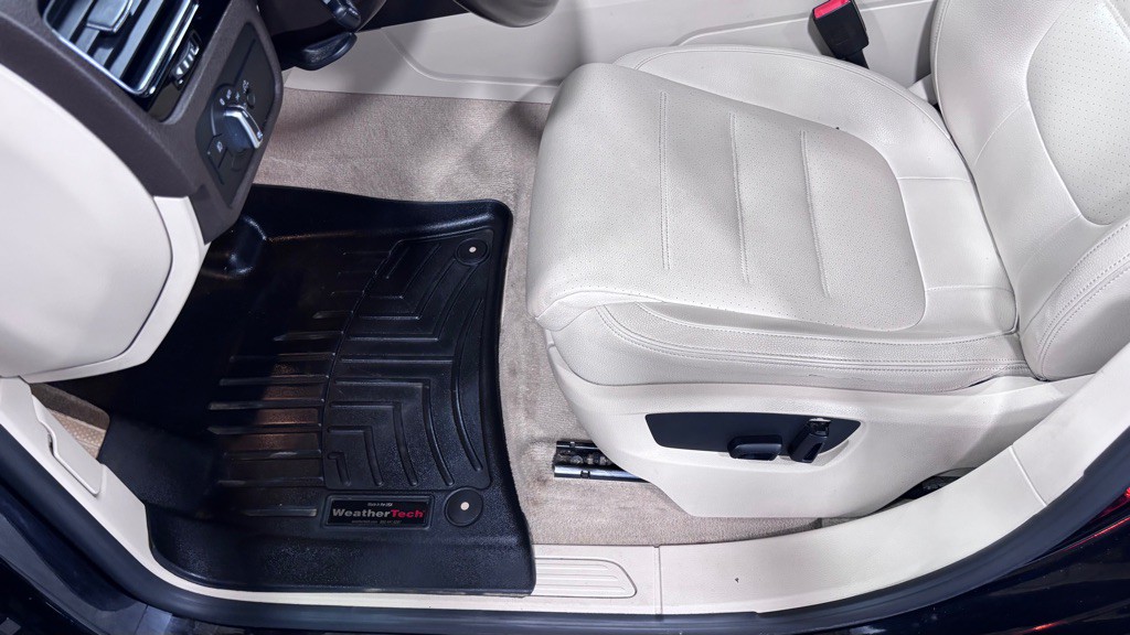 2016 Volkswagen Touareg Image 11