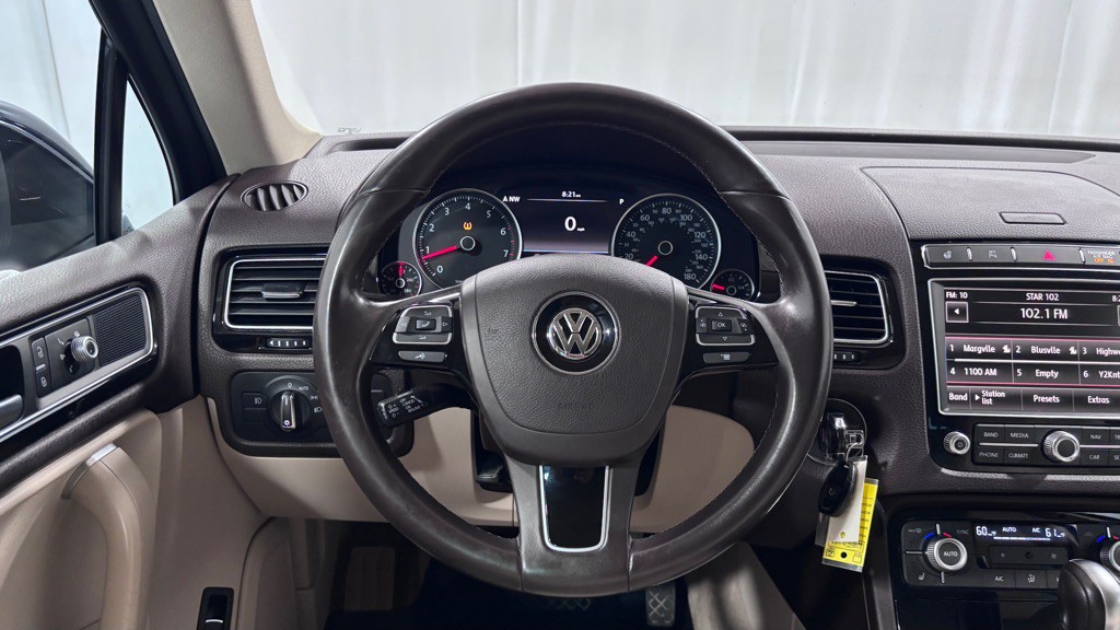 2016 Volkswagen Touareg Image 13
