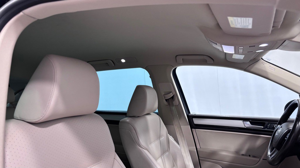 2016 Volkswagen Touareg Image 19