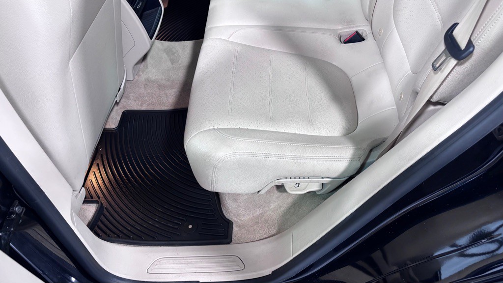 2016 Volkswagen Touareg Image 21