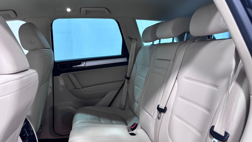 2016 Volkswagen Touareg Image 22