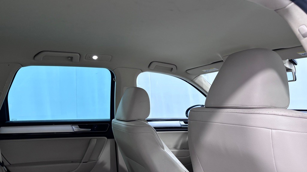 2016 Volkswagen Touareg Image 26