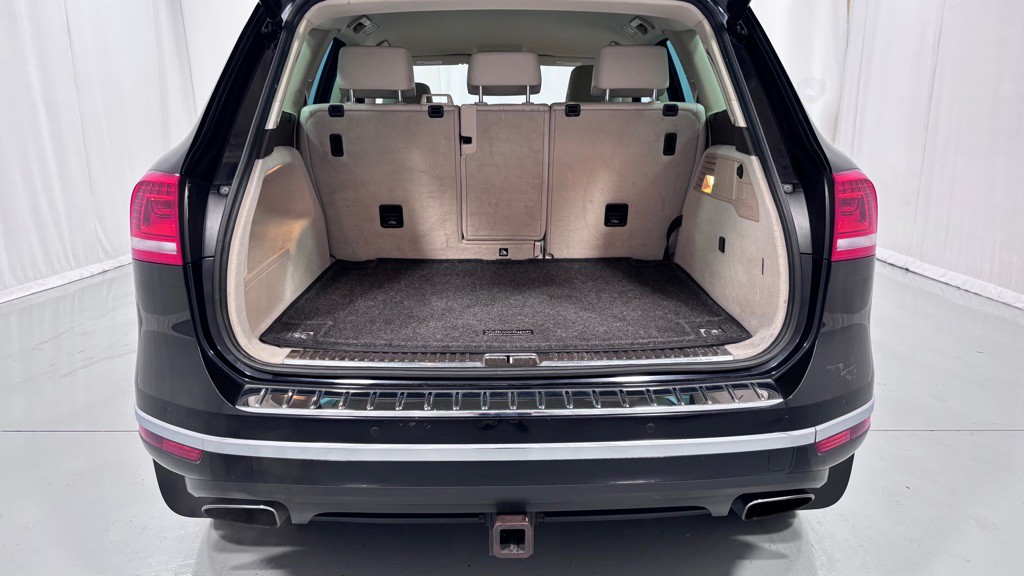 2016 Volkswagen Touareg Image 28