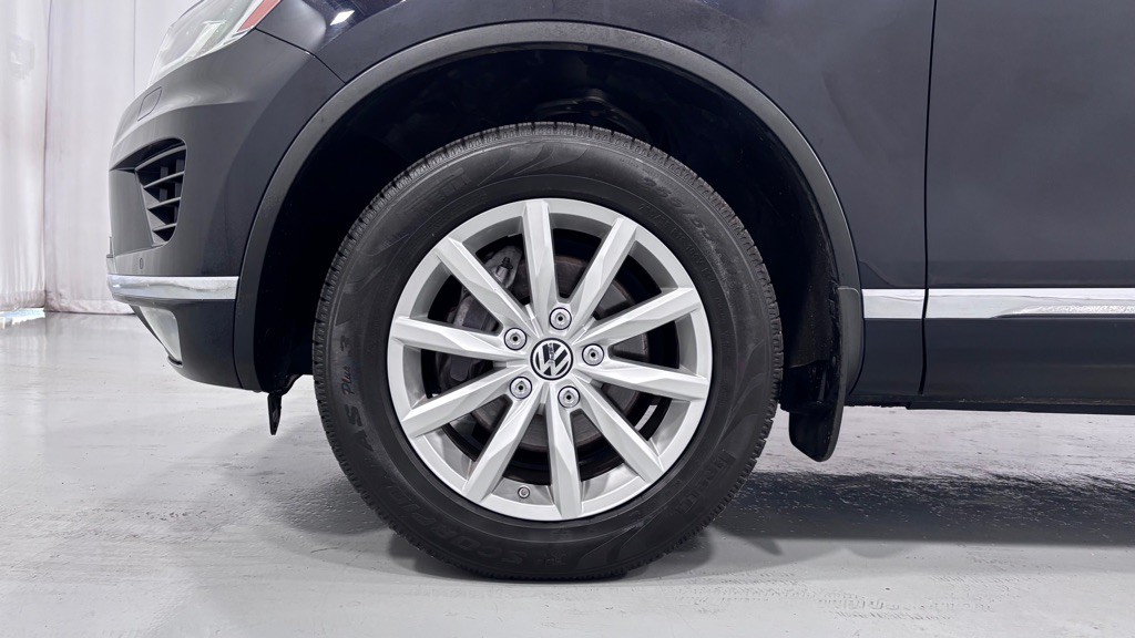 2016 Volkswagen Touareg Image 30